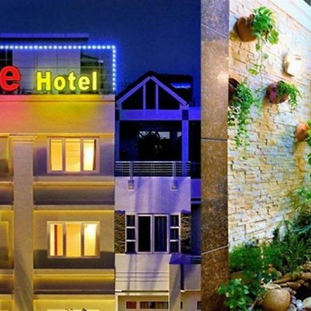 U And Me Hotel Tan Phong Exteriör bild