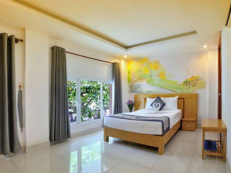U And Me Hotel Tan Phong Exteriör bild