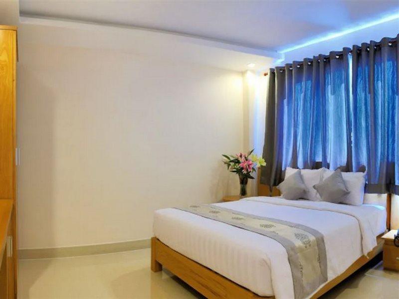 U And Me Hotel Tan Phong Exteriör bild